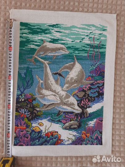 Готовая картина крестом Дельфины