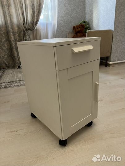 Тумба прикроватная на колесиках икеа бримнэс