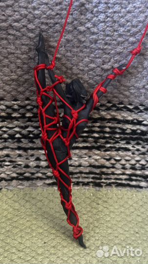 Фигурка на шпагате девушка шибари подвеска в авто