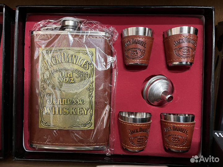 Набор фляжка с рюмкой