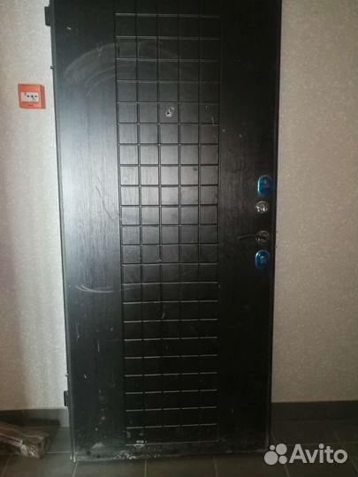 Дверь входная металлическая от застройщика