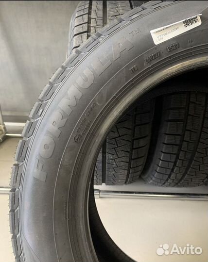 Pirelli Formula Ice FR 215/55 R17 98T