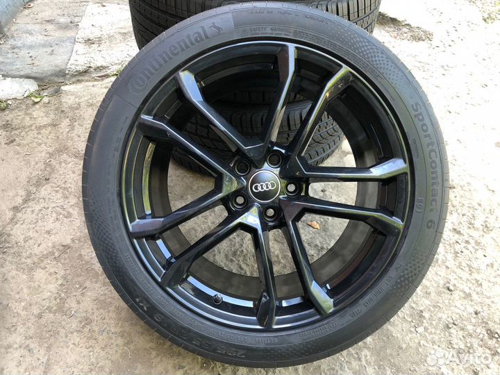 Комплект оригинальных колёс Audi R8 R19