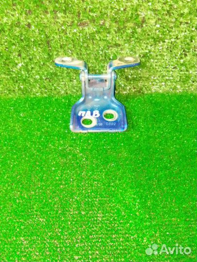 Петля двери передняя левая Renault Sandero Stepway