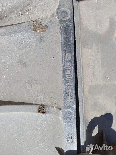 Крышка декоративная двс Мерседес mersedes