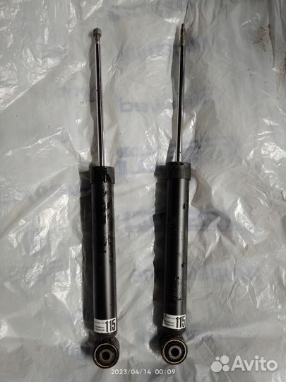 Амортизаторы джета 6