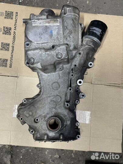 Крышка двигателя Volkswagen Jetta 03C109210BP