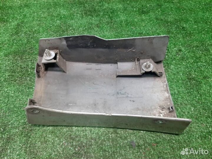 Накладка крыла переднего левого Suzuki Grand Vita