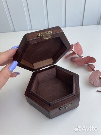 Шкатулка для украшений из дерева