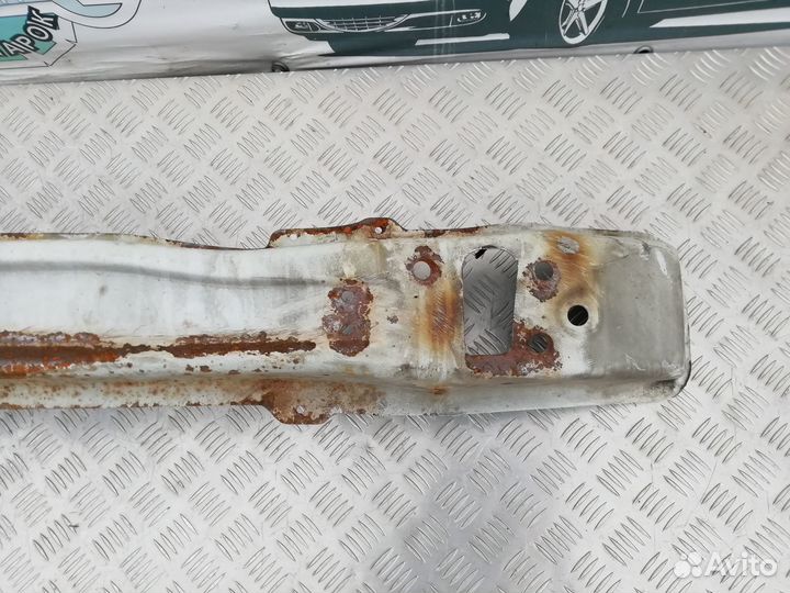 Усилитель переднего бампера Renault Logan 2 2015г