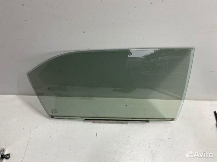 Стекло двери опускное заднее правое Toyota Camry