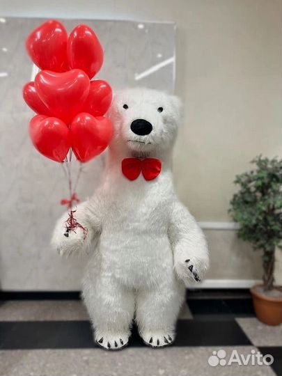 Поздравление от большого белого медведя