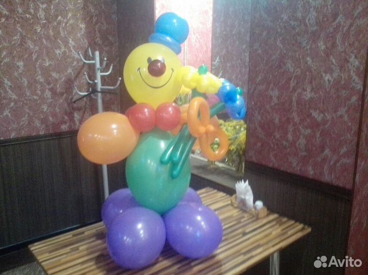 Клоун-смайлик с букетом