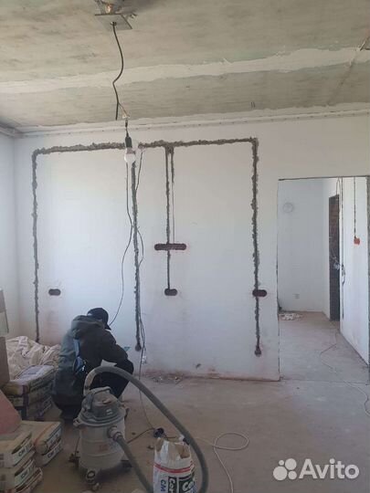 Демонтаж стен, зданий, строений