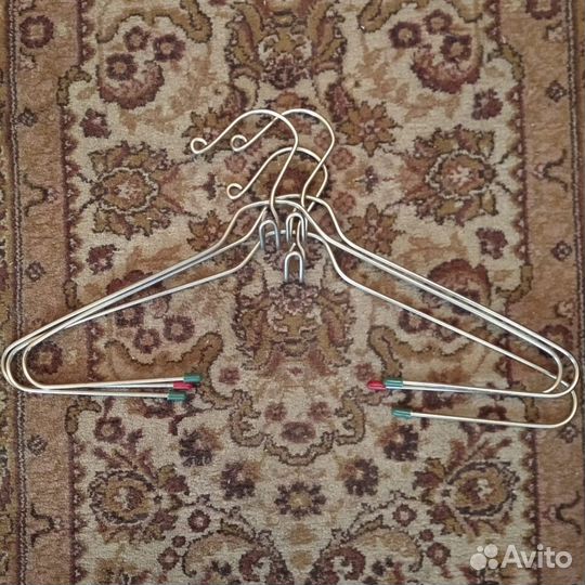 Вешалки для одежды разные