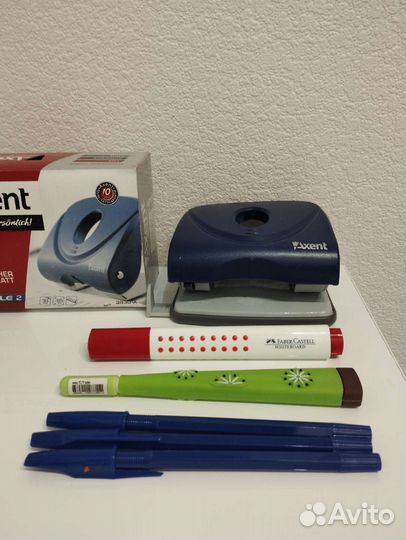 Дырокол axent + ручки, маркер, степл, корр