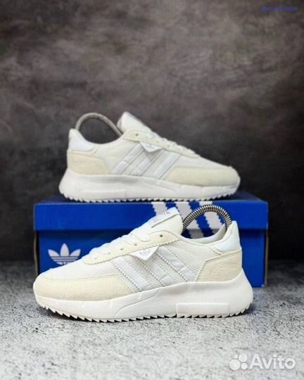 Женские кроссовки Adidas белые