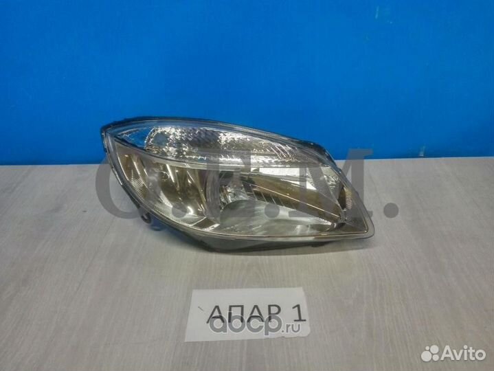 Фара правая Skoda Fabia (2007-2010)