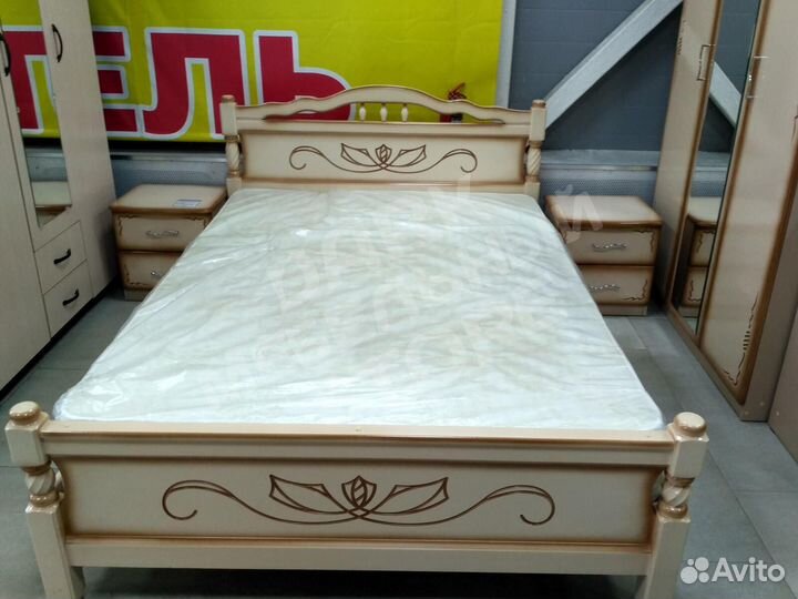 Кровать массив