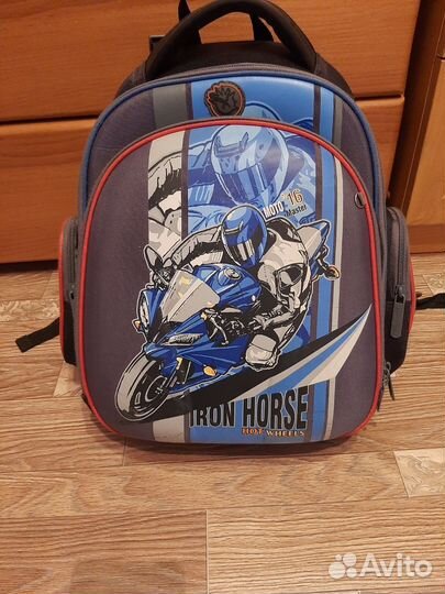 Ортопедический школьный портфель для мальчика