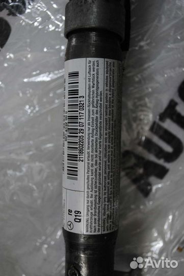 Шторка безопасности лев Mercedes w211 A2118602105