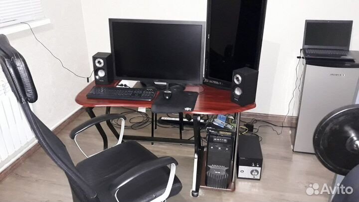 Компьютерный стол