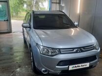 Mitsubishi Outlander 2.4 CVT, 2013, 299 000 км, с пробегом, цена 1 350 000 руб.