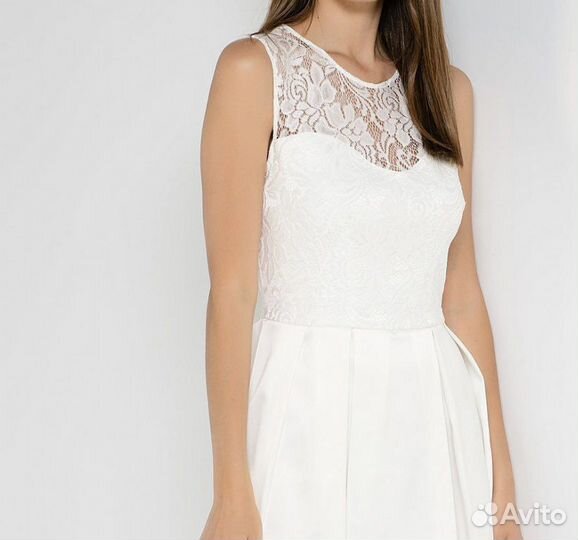 Женское белое платье 44 размер