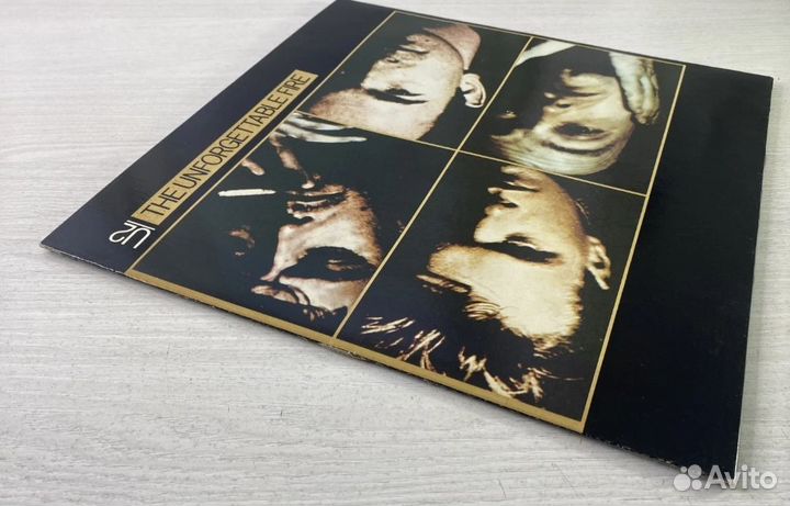 U2 – The Unforgettable Fire 12