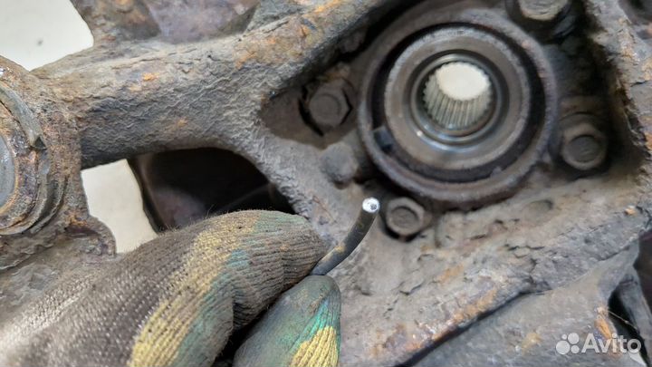 Ступица (кулак, цапфа) правая задняя Toyota RAV 4