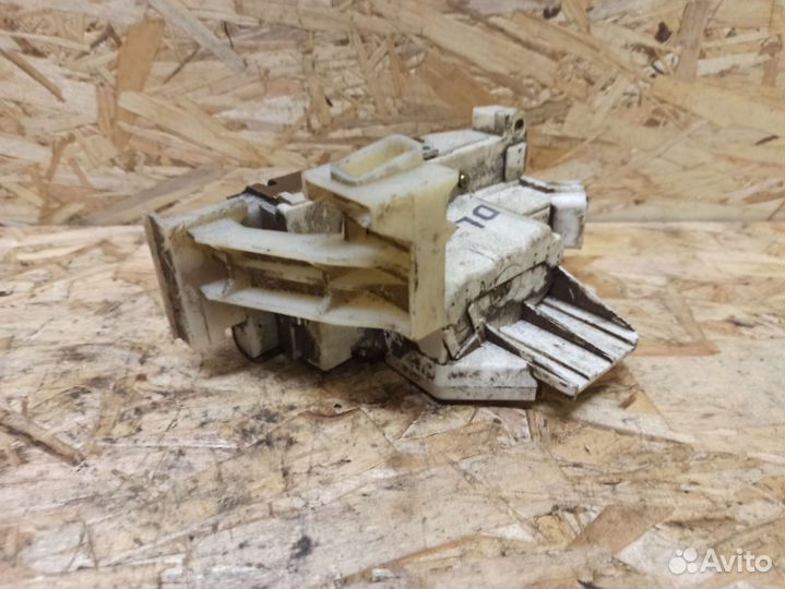 Замок двери задний левый Ford Mondeo 3