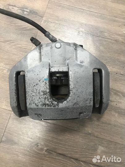 Суппорт тормозной передний левый Bmw 525I E60