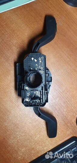 Подрулевой переключатель 7H0 953 503 BL