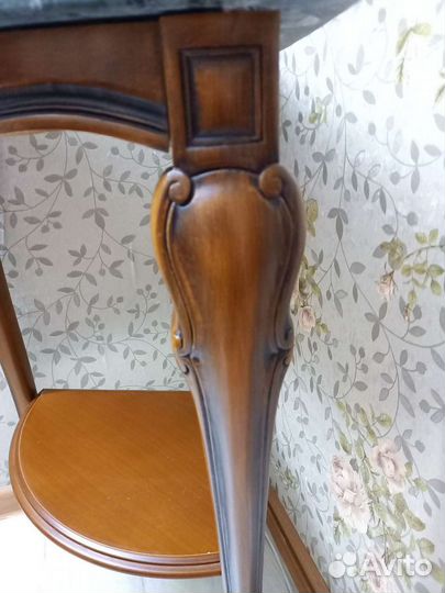 Итальянская угловая консоль (угловой столик)