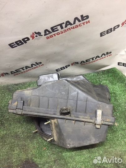 Корпус воздушного фильтра Mitsubishi Carisma