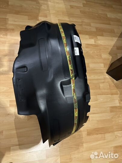 Подкрылок передний toyota land cruiser 200