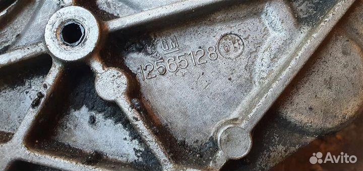 Крышка двигателя передняя Cadillac SRX 1 2003-2009