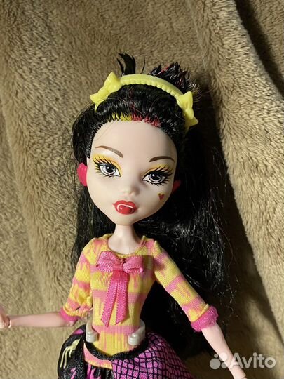 Френки, Дракулаура, Элизабет и Лагуна