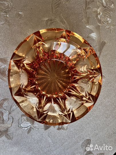 Конфетница с рельефным декором