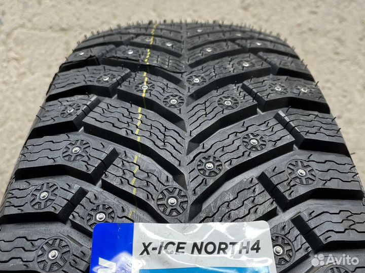 Michelin X-Ice North 4 215/65 R17