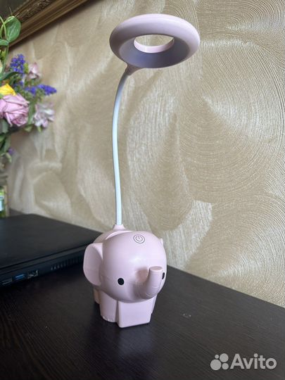 Светильник настольный