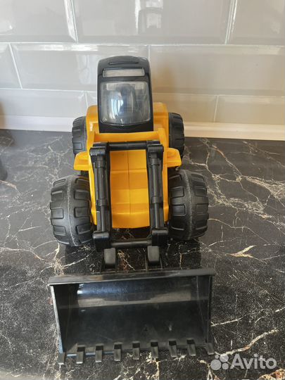 Трактор погрузчик