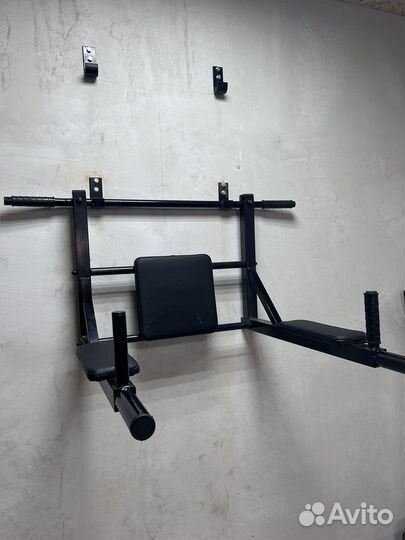 Турник настенный