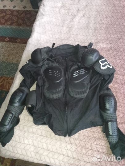 Продам 4 шлема и черепаху для мотоцикла