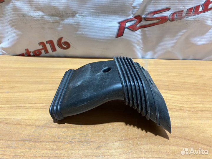 Патрубок воздушного фильтра Ford Focus 2