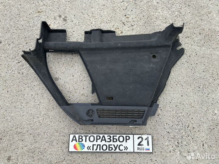 Обшивка багажника правая Audi Q3