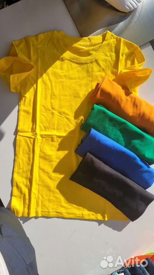 Однотонные футболки