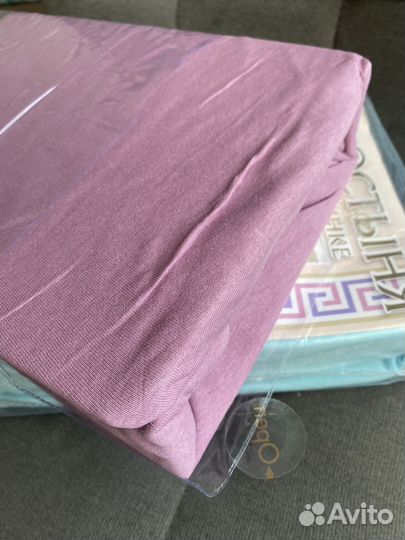 Простынь на резинке 180 200