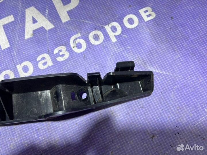 Крепление фары правое Kia Ceed ED D4FB 2010