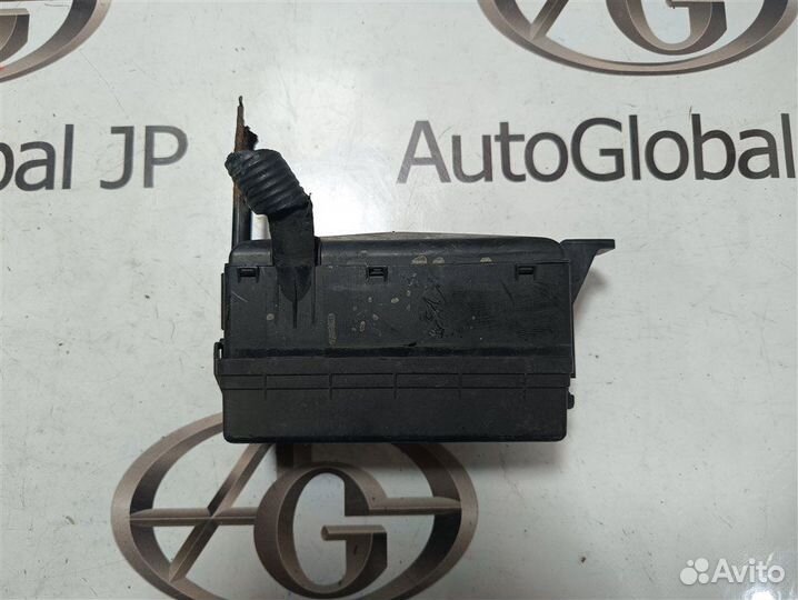 Блок предохранителей под капот Toyota Land Cruiser